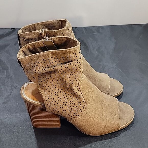 BRAND NEW SUGAR VERUCA LASER-CUT OUT WITHD FISH MOUTH ANKLE BOOTIES - Picture 16 of 16